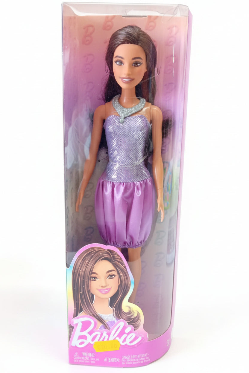 Barbie Fashion Dolls Assortite Mattel, bambole alla moda con diversi look e abiti colorati, modello scelto casualmente in base alla disponibilità.