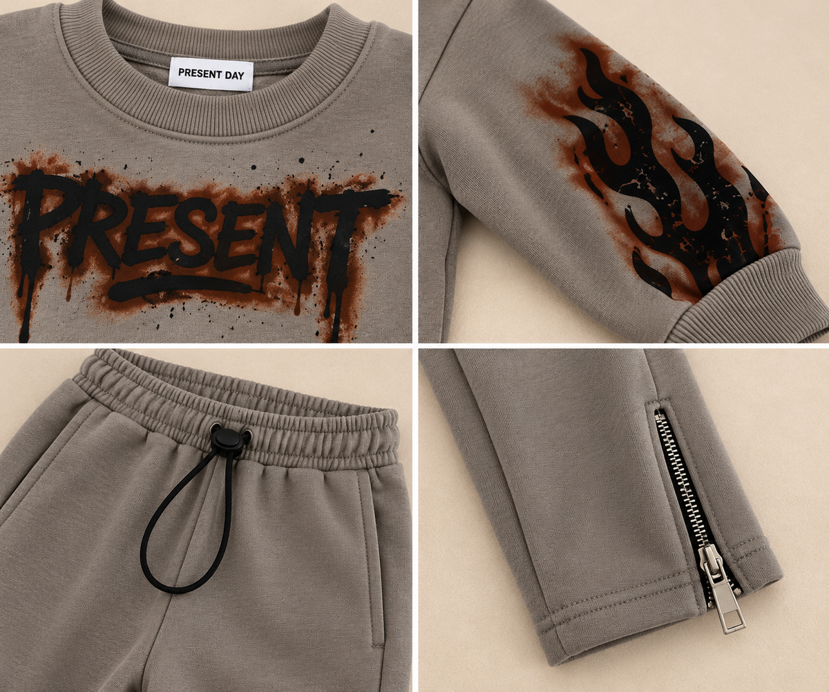 Completo tuta tortora Present Day da ragazzo, composto da felpa girocollo con stampa grafica e pantalone lungo con coulisse e zip alle caviglie.