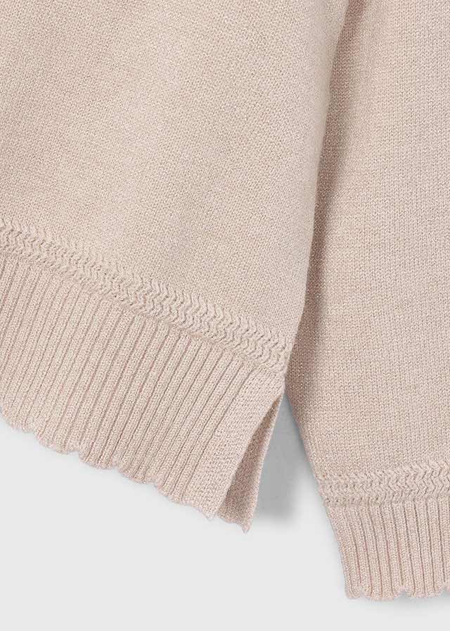 Dettaglio polsino e bordo a coste del maglione bambina Mayoral beige chiaro