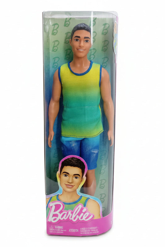 Ken Fashionistas con pantaloncini blu e canotta colorata