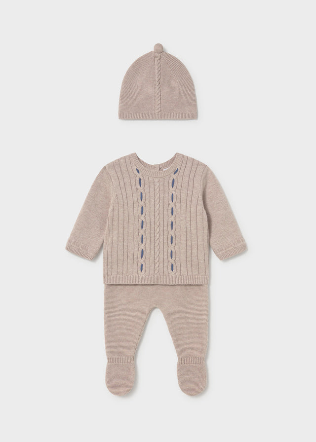 Completo 3 pezzi neonata Mayoral con maglioncino ghettina e cappellino moka