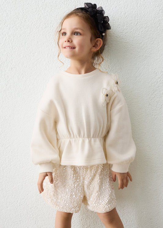 Completo bambina Mayoral 2 pezzi écru con felpa e bermuda con paillettes