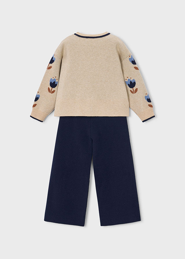 Completo bambina Mayoral 2 pezzi vista posteriore con maglioncino beige e pantalone navy