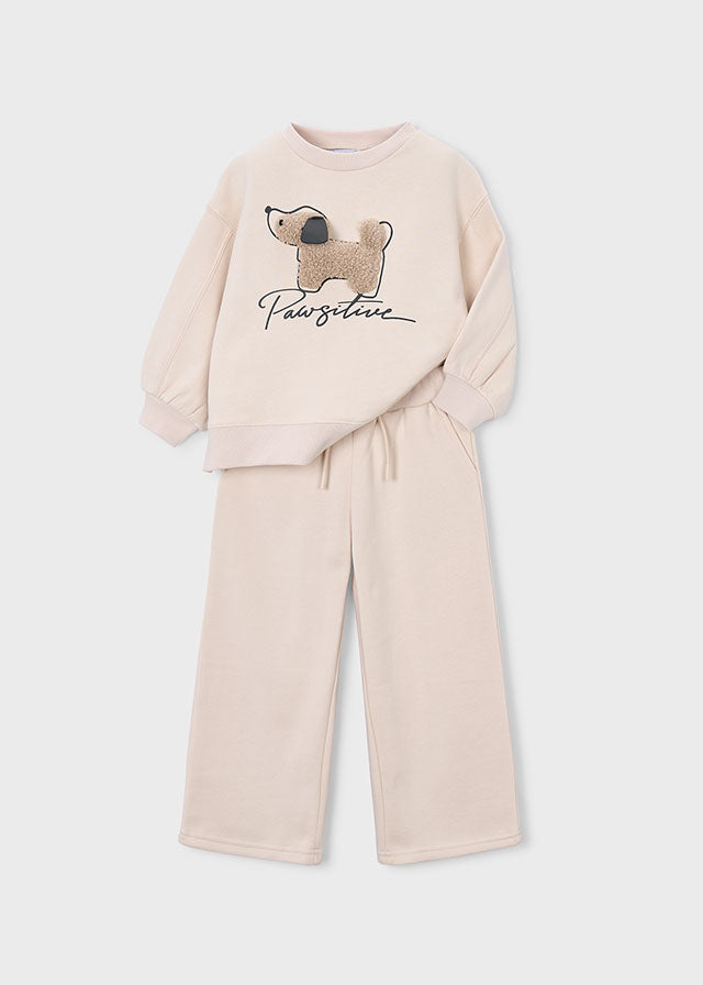 Completo bambina Mayoral crema con felpa e pantalone coordinato vista frontale