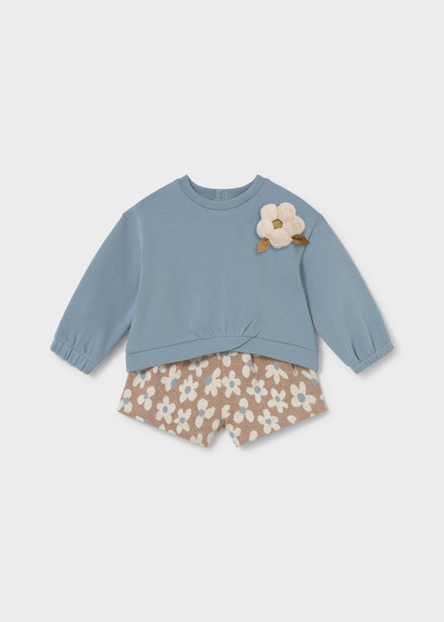 Completo neonata Mayoral con felpa azzurro cielo e bermuda floreale