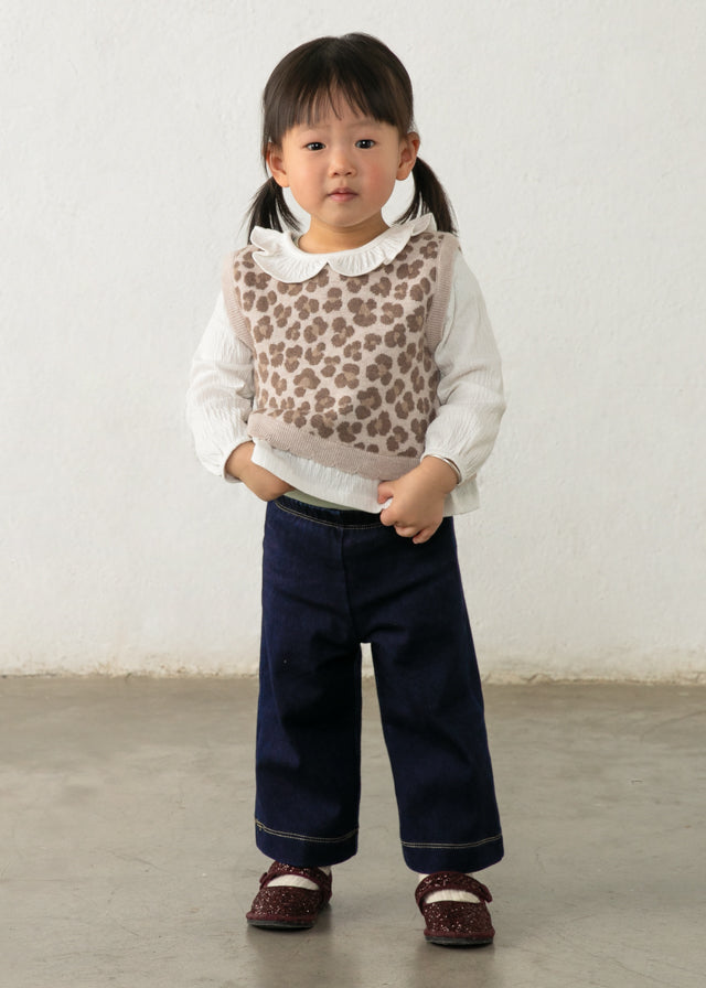 Completo neonata Mayoral con gilet leopardato beige e marrone, blusa bianca e pantalone blu