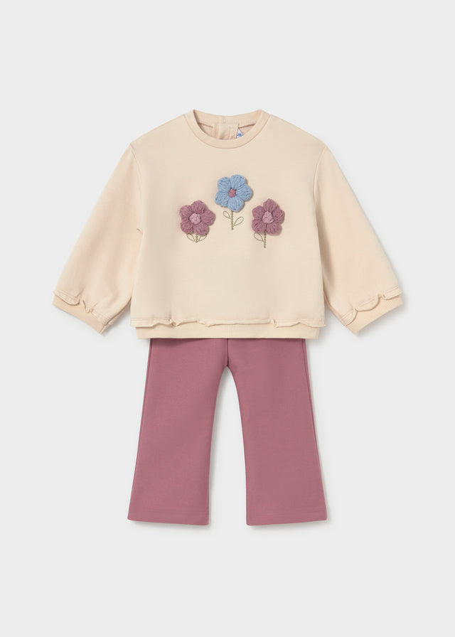 Completo neonata con felpa écru decorata con fiori applicati e pantalone rosa cipria Mayoral