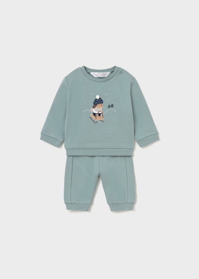 Completo neonato 2 pezzi Mayoral verde acqua con felpa con bambino sullo slittino e pantalone coordinato