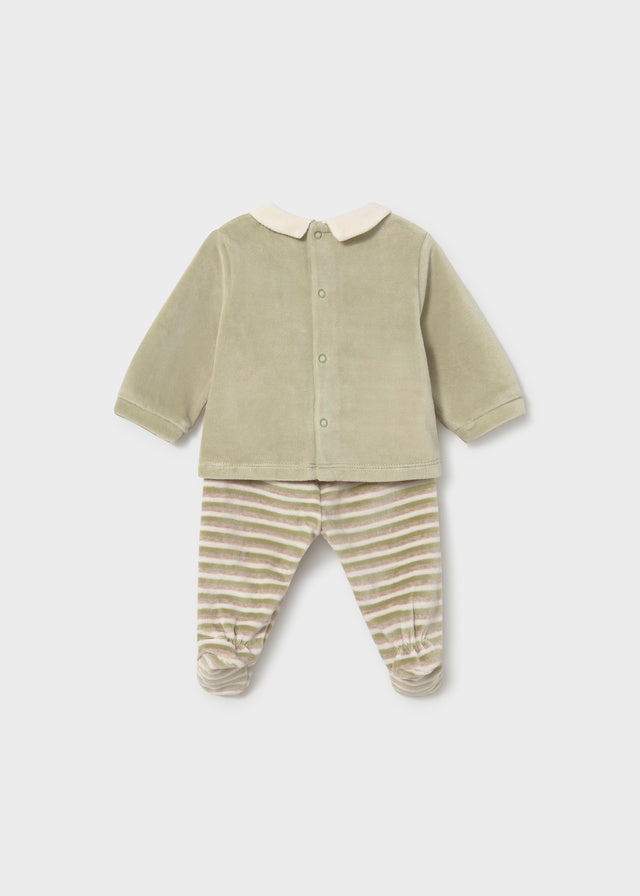 Completo neonato Mayoral con maglia verde salvia con colletto écru e ghettina a righe con piedini