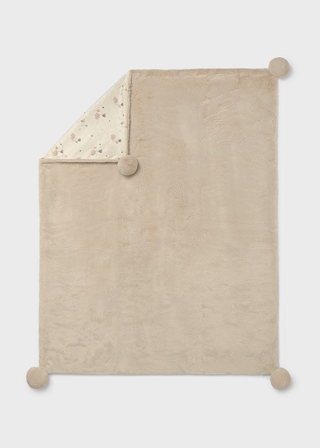 Copertina Mayoral per neonato beige con fantasia interna e pompon