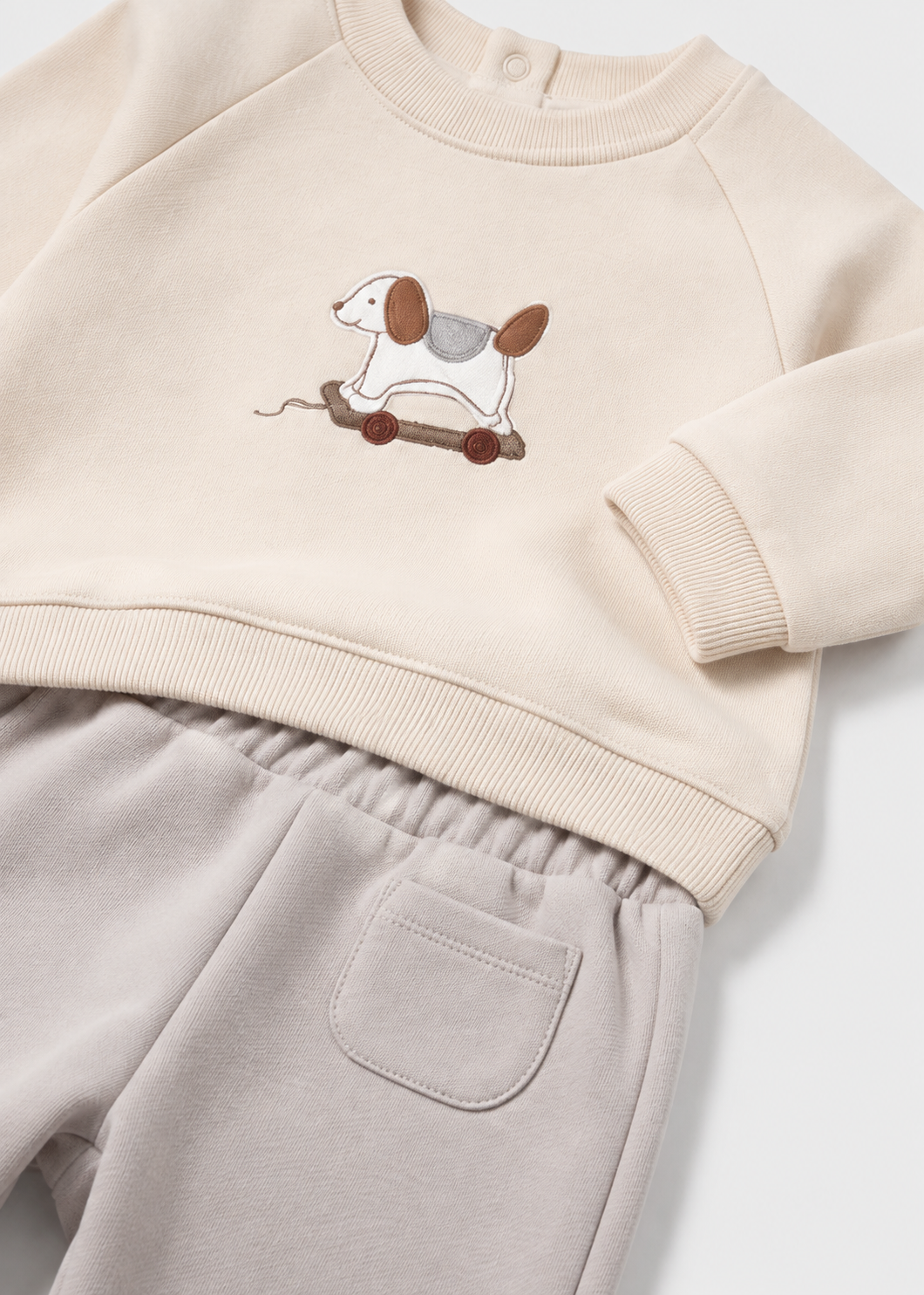 Completo neonato Mayoral 2 pezzi con felpa écru con cagnolino e pantalone grigio chiaro