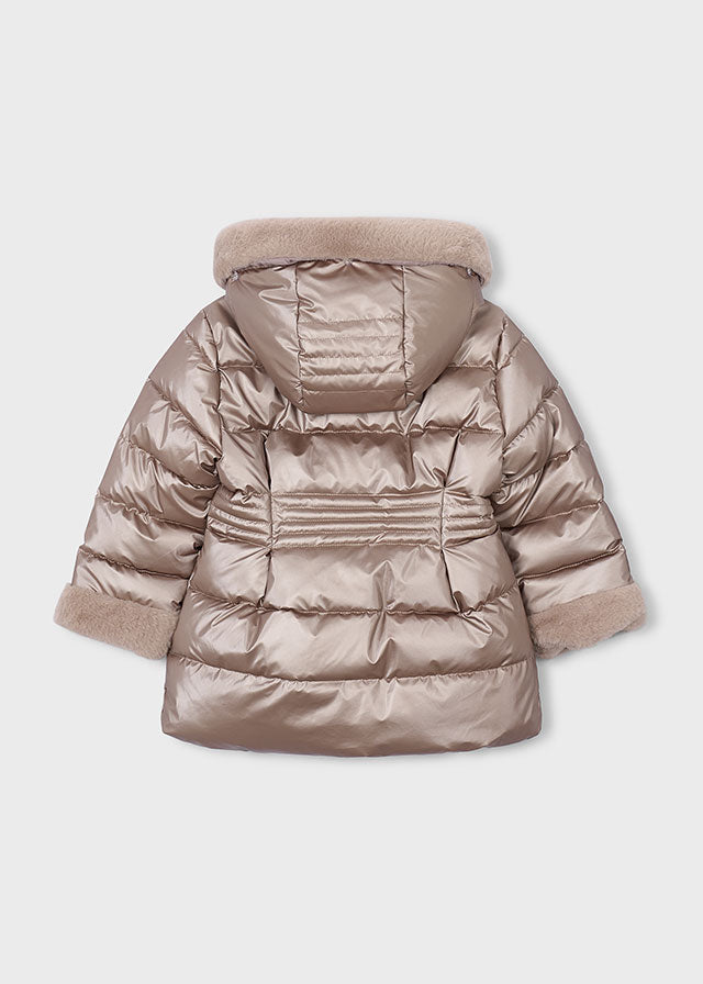 Giaccone bambina Mayoral beige rosato con cappuccio e polsini in peluche