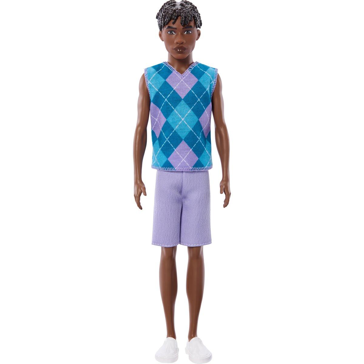 Ken Barbie con capelli castani acconciati in twists e outfit color lavanda.