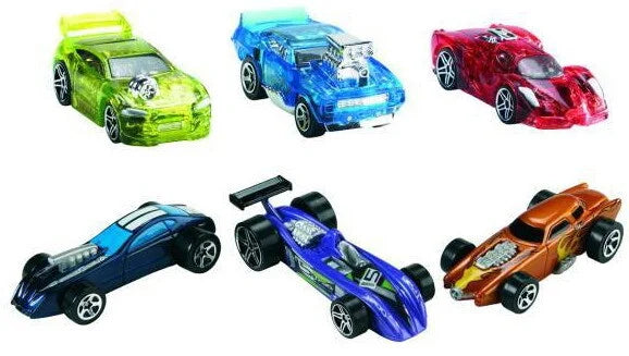 Mattel Hot Wheels Cars 5785, macchinina in metallo scala 1:64 con modello assortito. Le immagini mostrano alcuni dei veicoli disponibili, spediti in base alla disponibilità.
