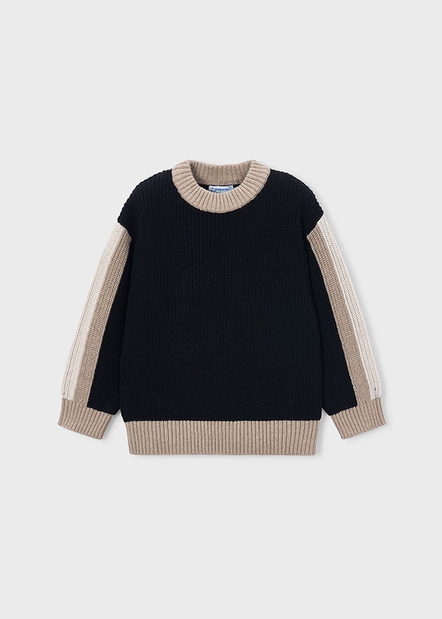 Maglione bambino Mayoral nero visto frontalmente con dettagli beige