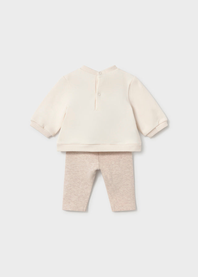 Retro completo neonata con felpa écru e pantalone beige Mayoral