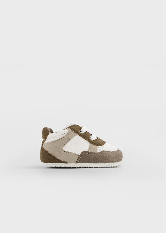 Scarpina sportiva neonato Mayoral color Almond beige e tortora