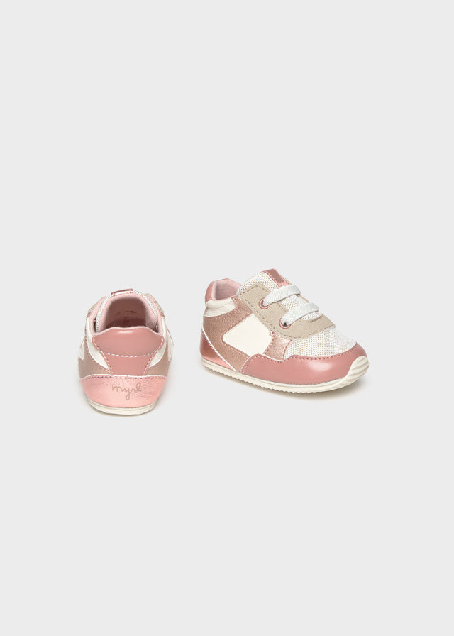 Scarpine sportive Mayoral rosa nude per neonata