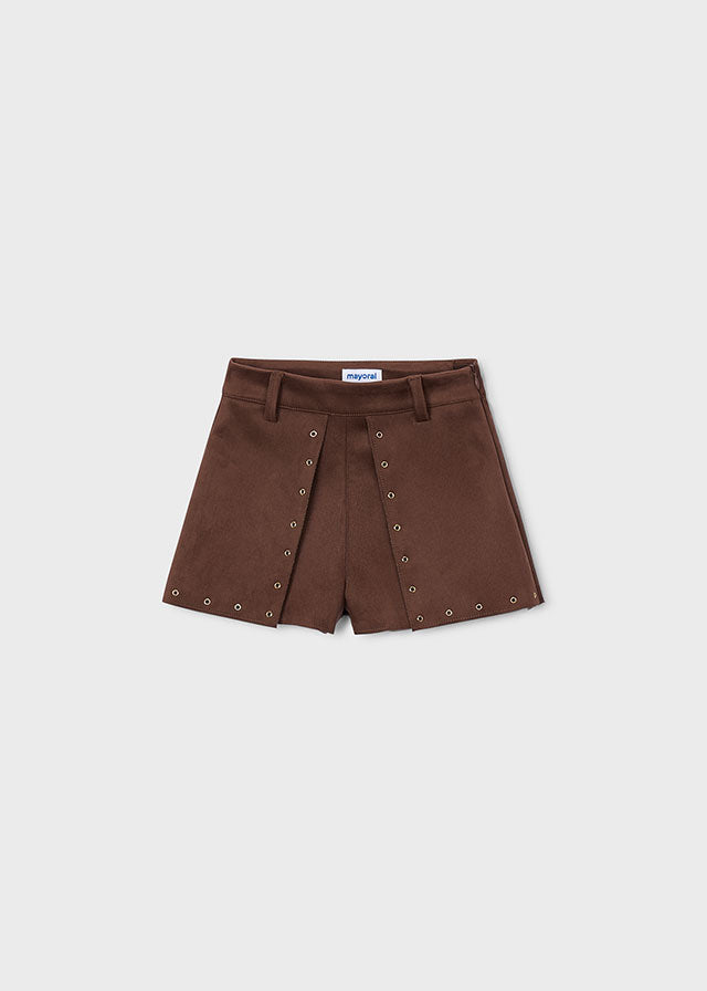 Shorts bambina Mayoral marroni effetto suede con borchiette decorative