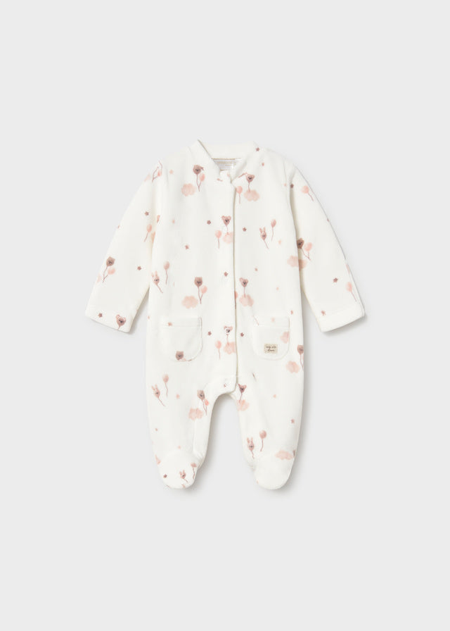 Tutina neonata in velluto écru con stampa floreale rosa e beige, piedini integrati e taschine Mayoral