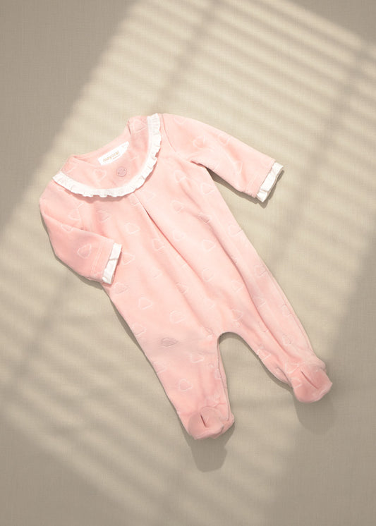 Tutina neonata rosa cipria con cuoricini e colletto volant bianco Mayoral
