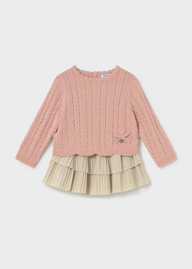 Vestito neonata Mayoral rosa cipria con maglia a trecce e gonna plissettata écru
