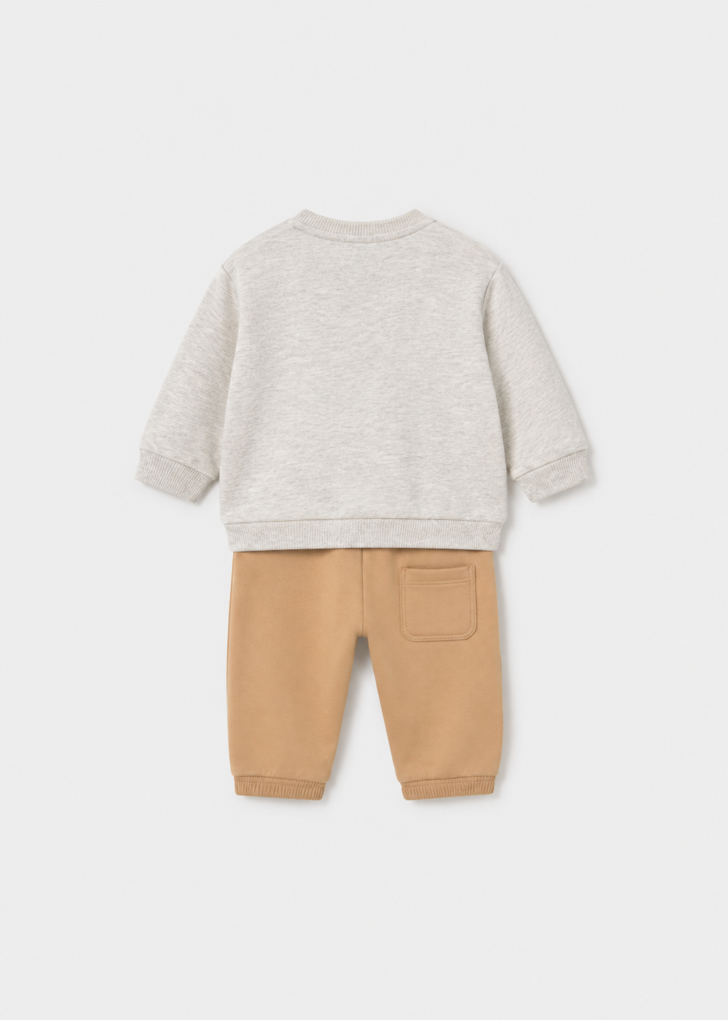 Vista posteriore completo neonato Mayoral con felpa grigio mélange e pantalone cammello