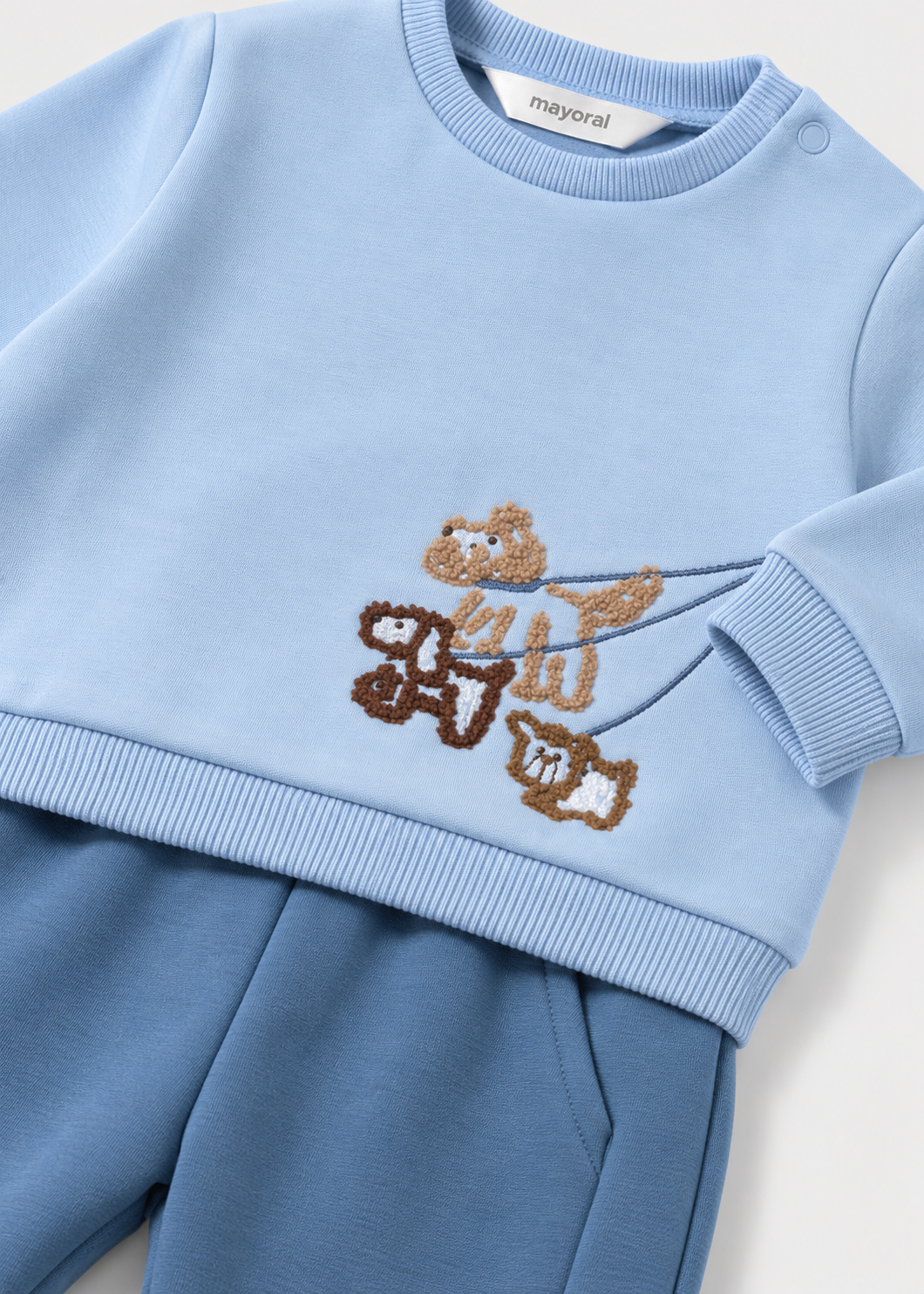 Completo Neonato 2 Pezzi con Felpa Azzurro Cielo con Cagnolini e Pantalone Blu Mayoral