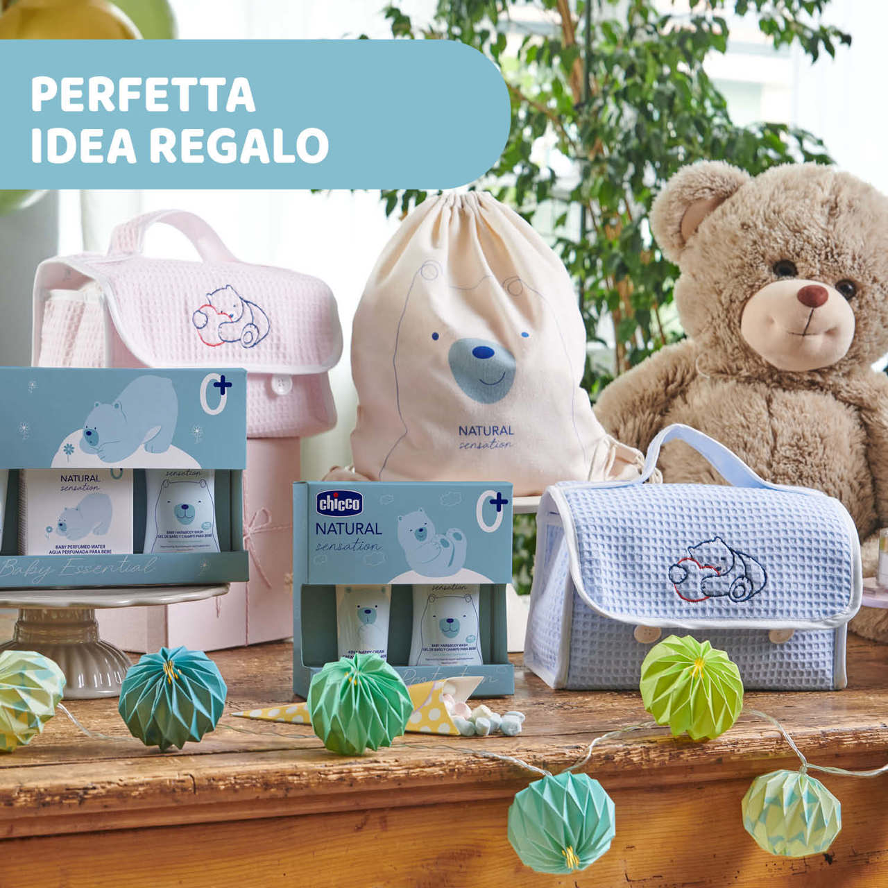 Chicco Natural Zaino con Prodotti Natural Sensation, zaino fasciatoio con detergente corpo e capelli, crema lenitiva, salviette detergenti e fasciatoio pieghevole.
