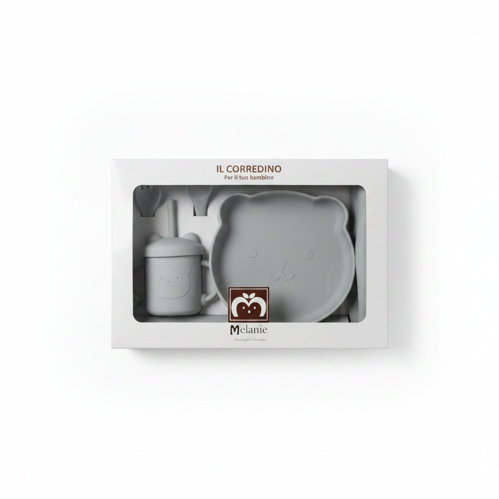 Melanie Set Pappa Svezzamento in Silicone Grigio con piatto e ciotola con ventosa, bicchiere con cannuccia, cucchiaio e forchetta, ideale per bambini.