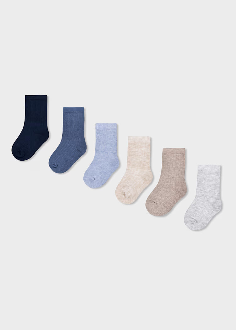 Calzini Mayoral neonato nei colori blu, azzurro, écru, beige e grigio